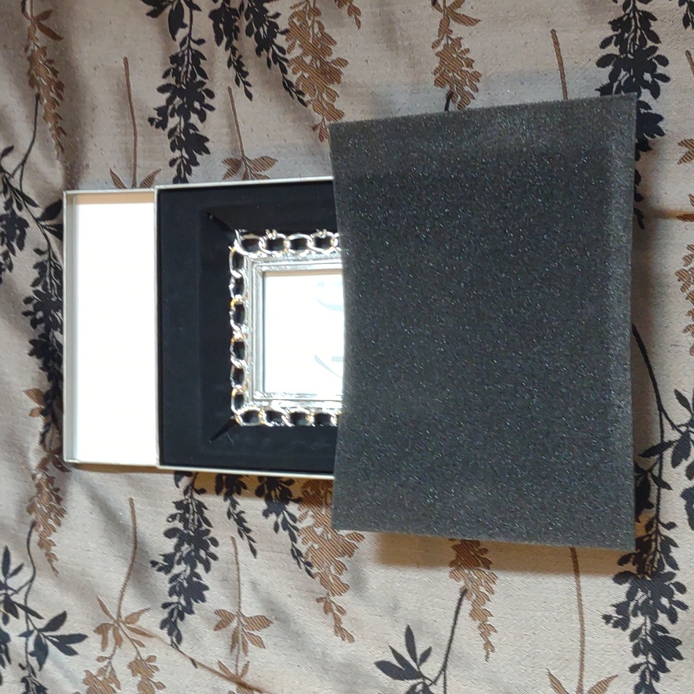 Stunning Chain Link Picture Frame - Picture 5 of 8